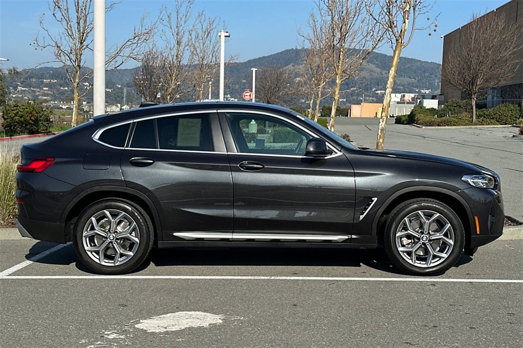 2025 BMW X4 xDrive30i