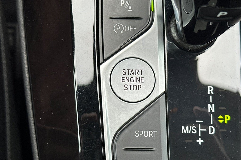 2025 BMW X4 xDrive30i