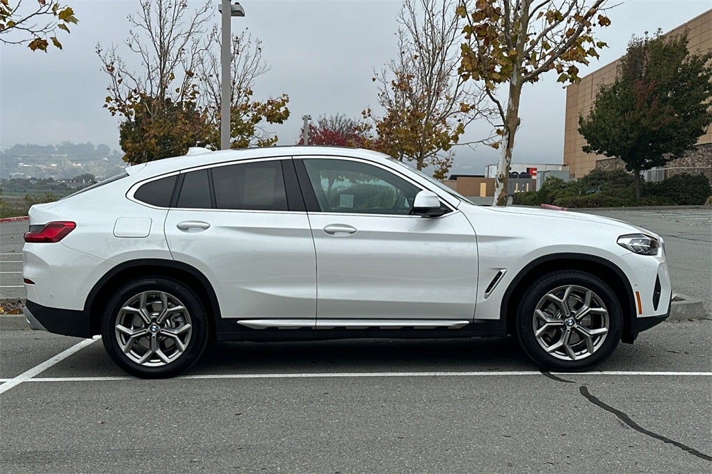 2025 BMW X4 xDrive30i