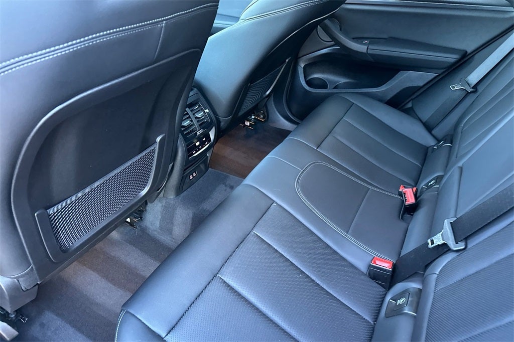 2025 BMW X4 xDrive30i