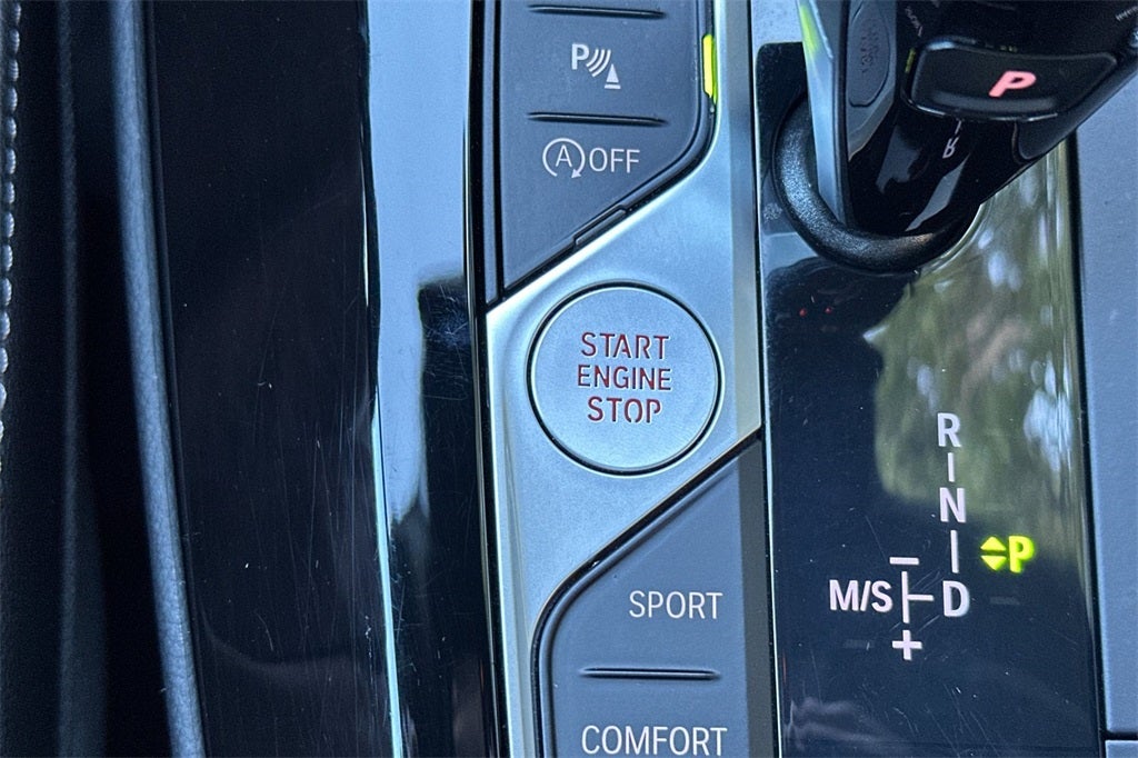 2025 BMW X4 xDrive30i