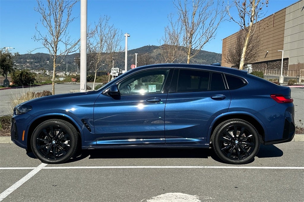 2025 BMW X4 xDrive30i