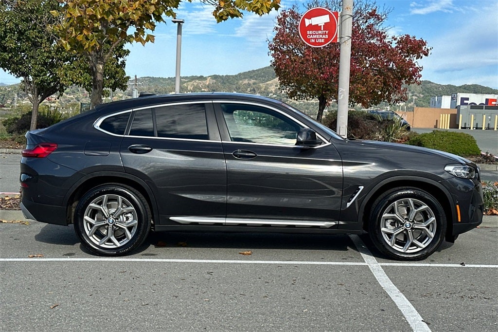 2025 BMW X4 xDrive30i
