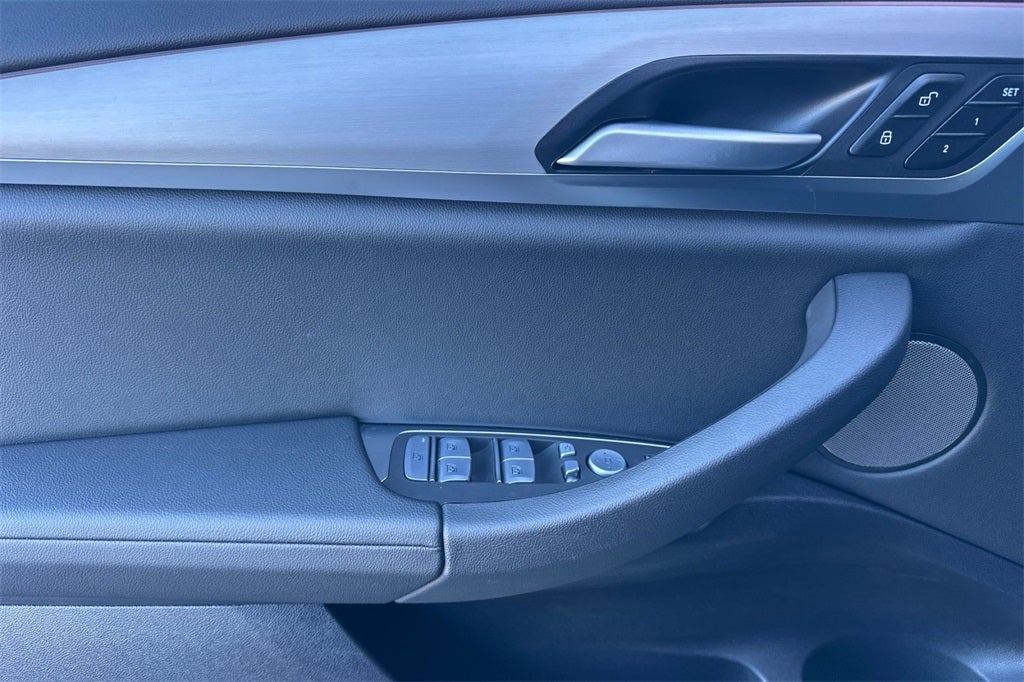 2025 BMW X4 xDrive30i