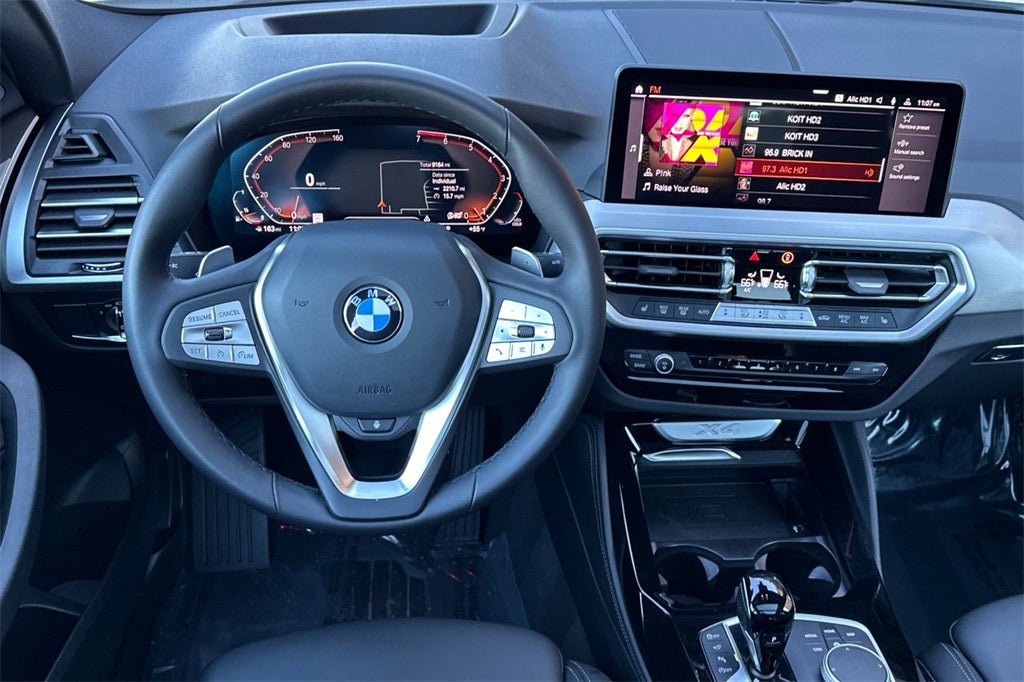 2025 BMW X4 xDrive30i