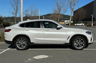 2025 BMW X4 xDrive30i