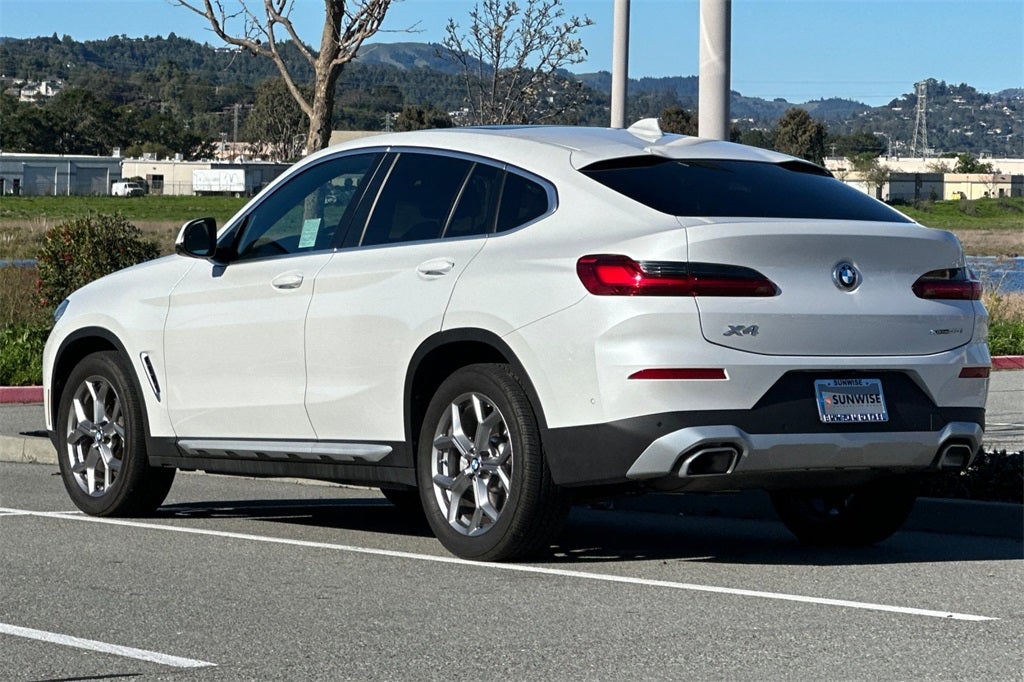 2025 BMW X4 xDrive30i