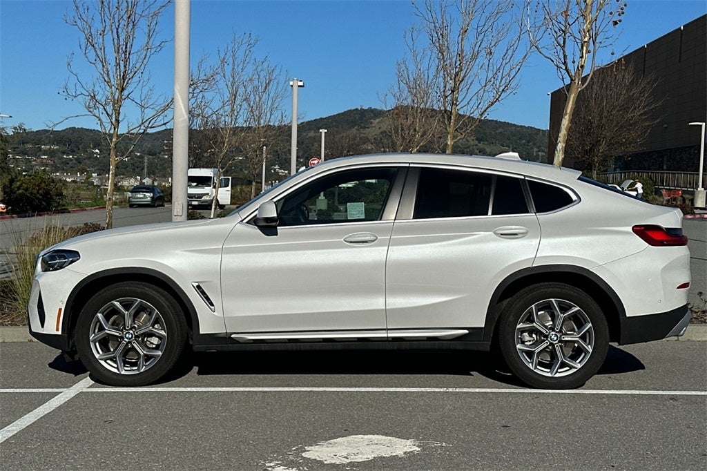 2025 BMW X4 xDrive30i