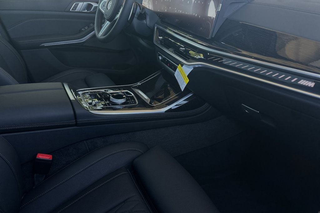 2025 BMW X7 M60i