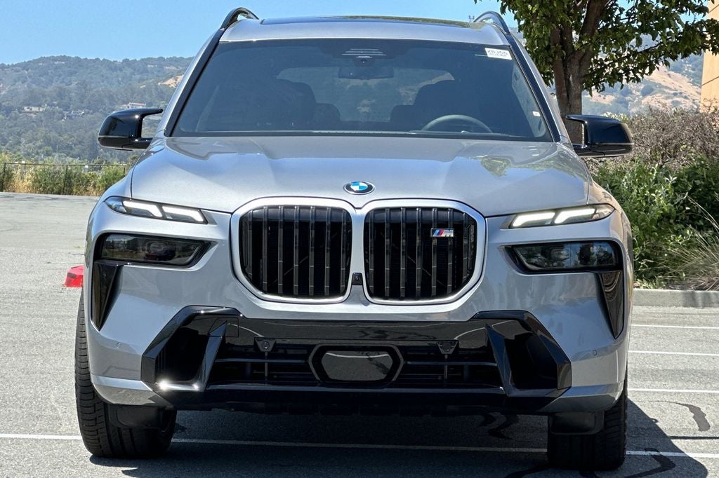2025 BMW X7 M60i
