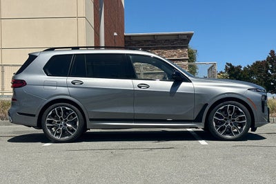 2025 BMW X7 M60i