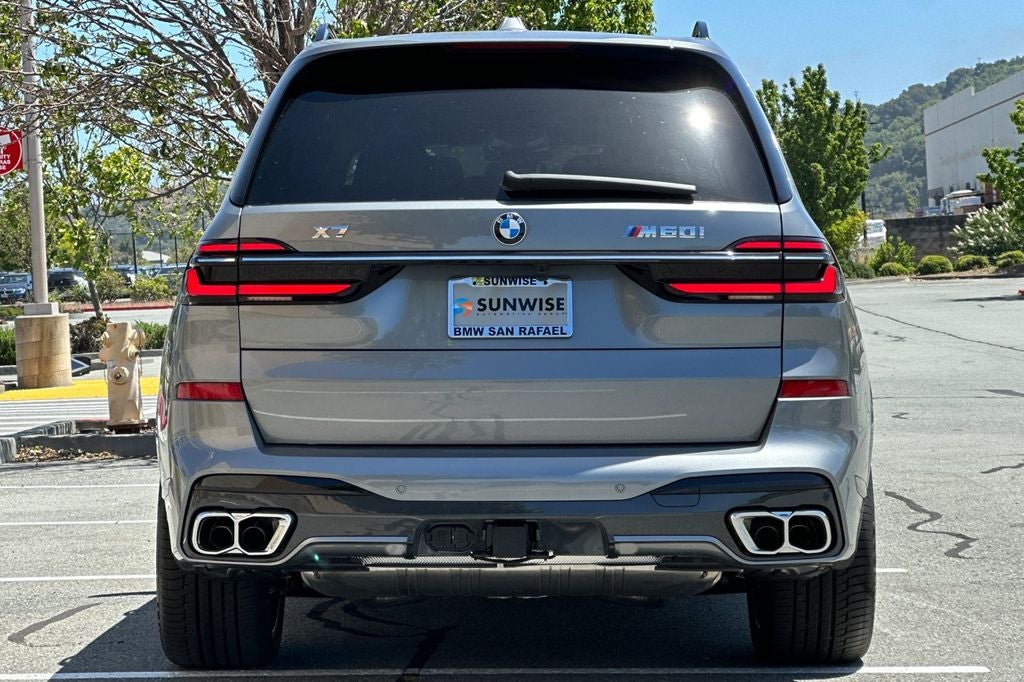 2025 BMW X7 M60i
