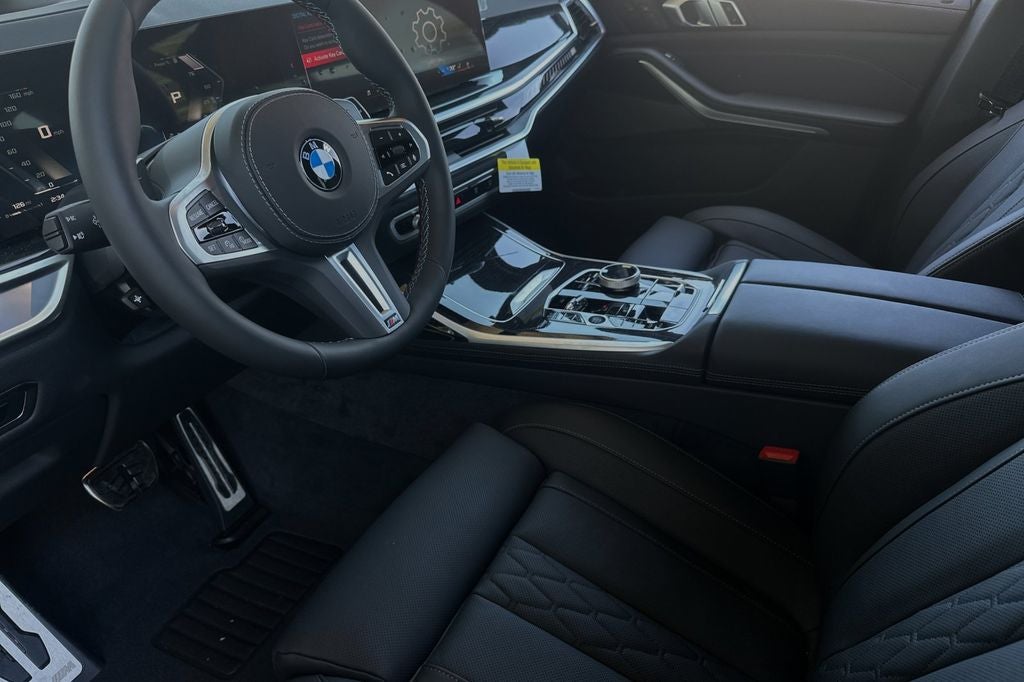 2025 BMW X7 M60i