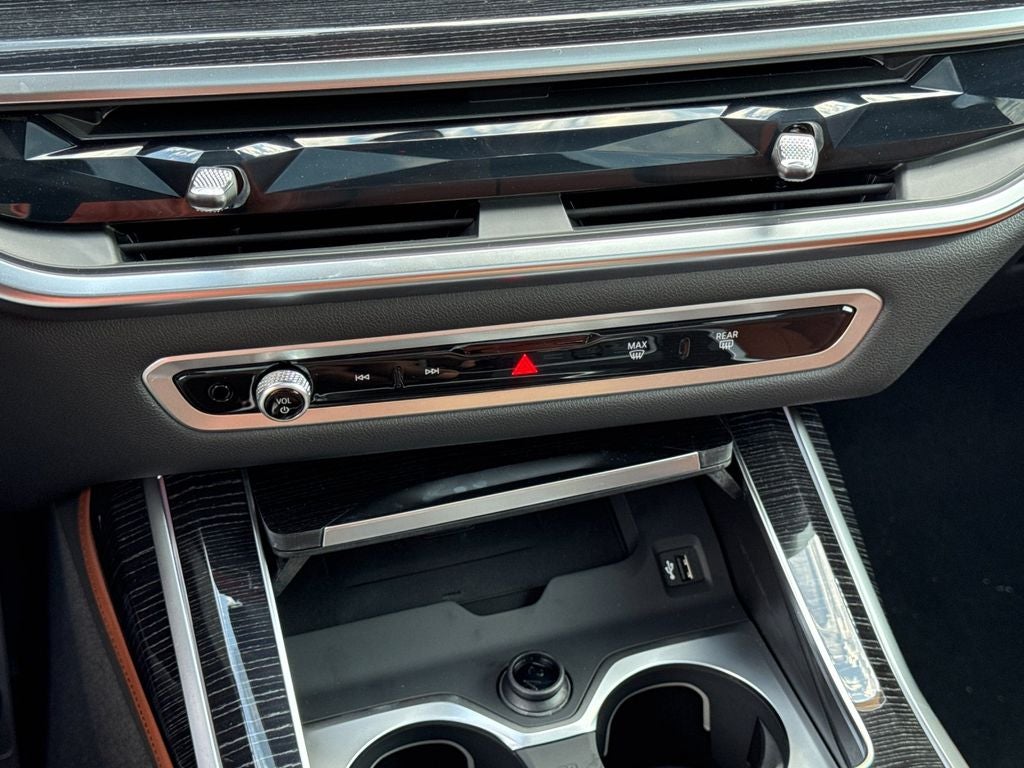 2027 BMW X7 M60i