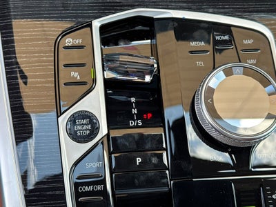 2027 BMW X7 M60i