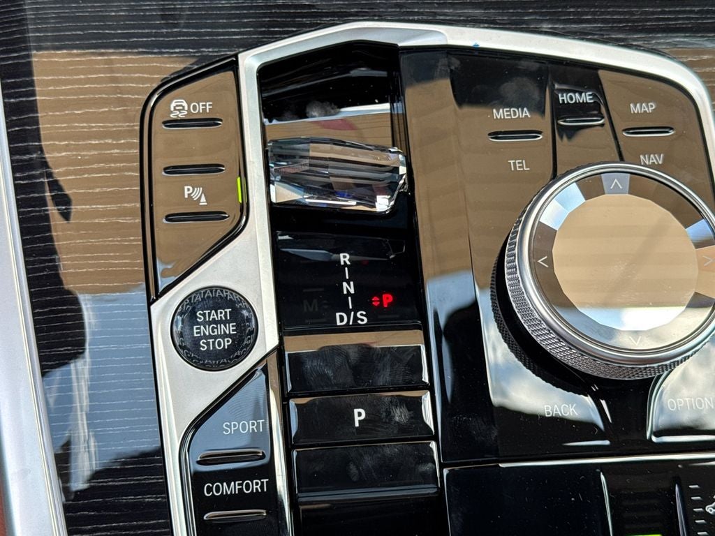 2027 BMW X7 M60i