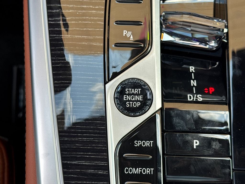 2027 BMW X7 M60i