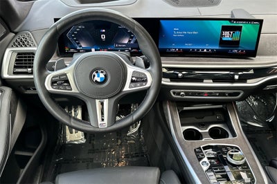 2025 BMW X7 M60i