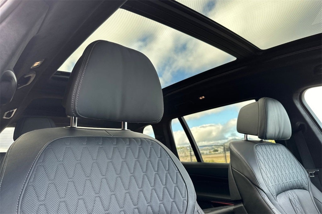2025 BMW X7 M60i
