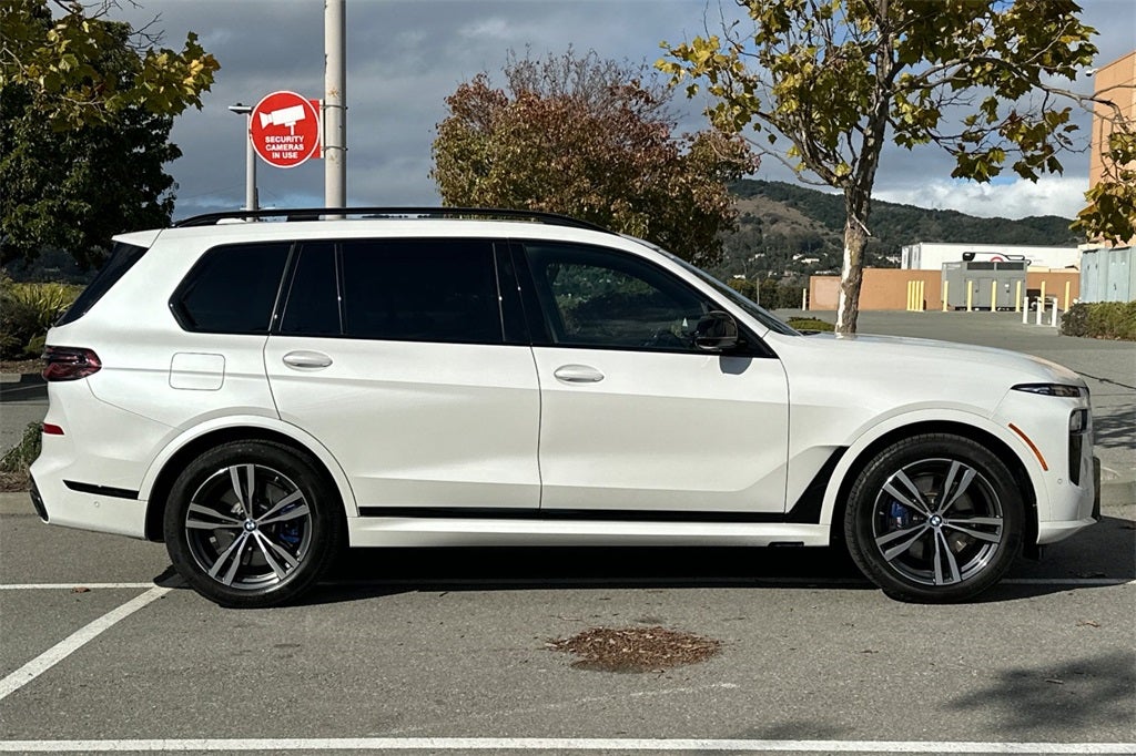 2025 BMW X7 M60i