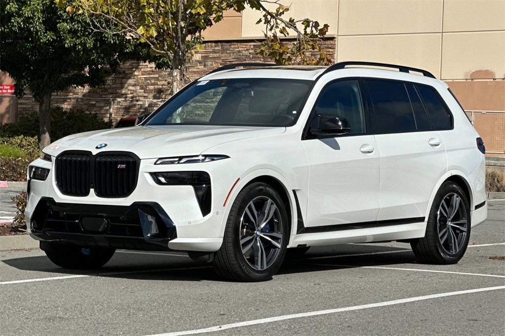 2025 BMW X7 M60i