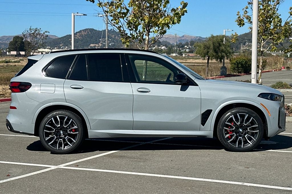 2025 BMW X5 M60i