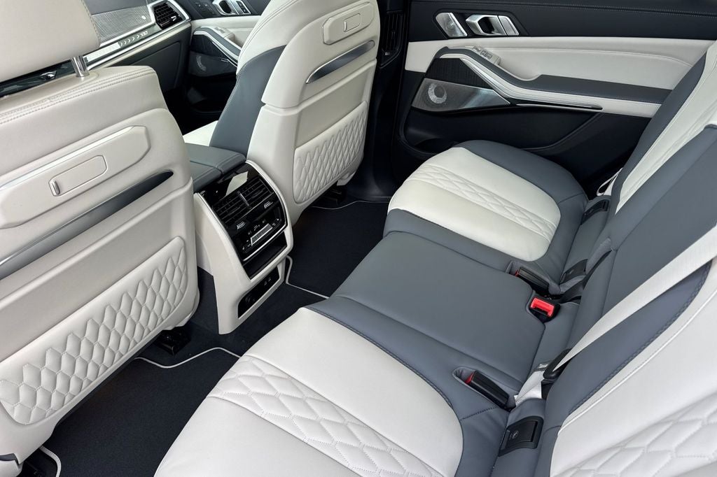 2026 BMW X7 ALPINA XB7