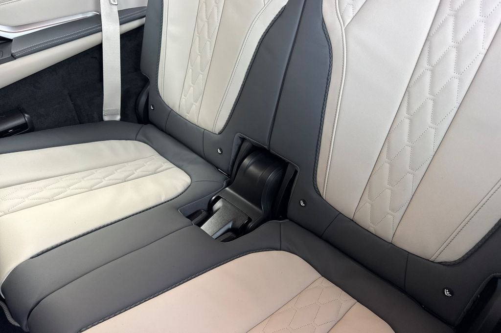 2026 BMW X7 ALPINA XB7