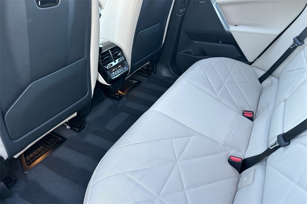 2025 BMW iX xDrive50