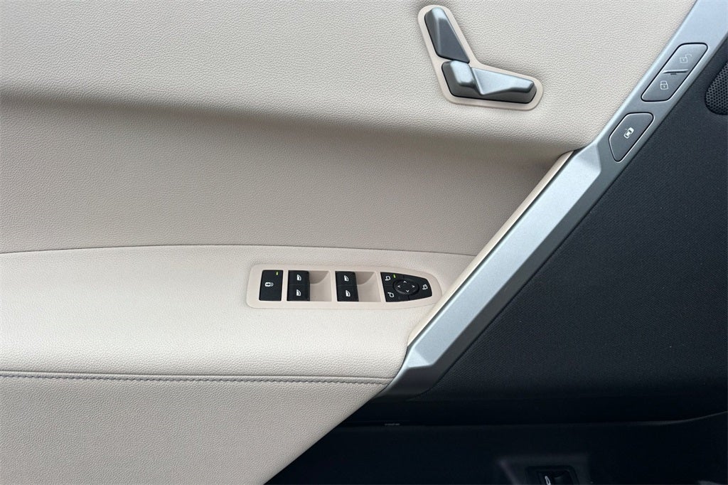 2025 BMW iX xDrive50