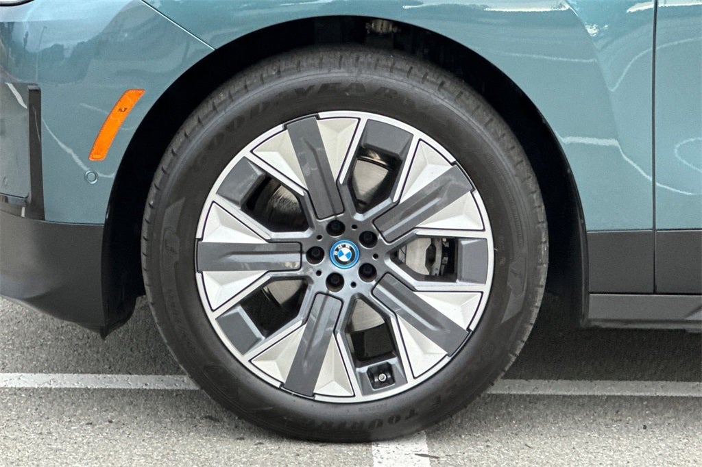 2025 BMW iX xDrive50