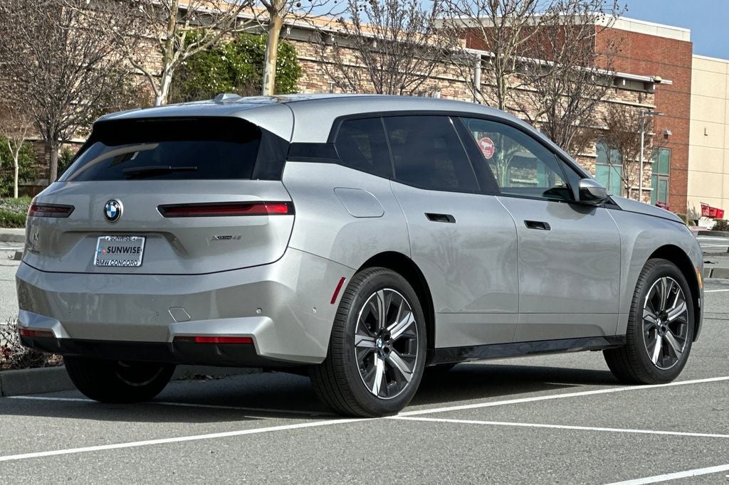 2026 BMW iX xDrive45