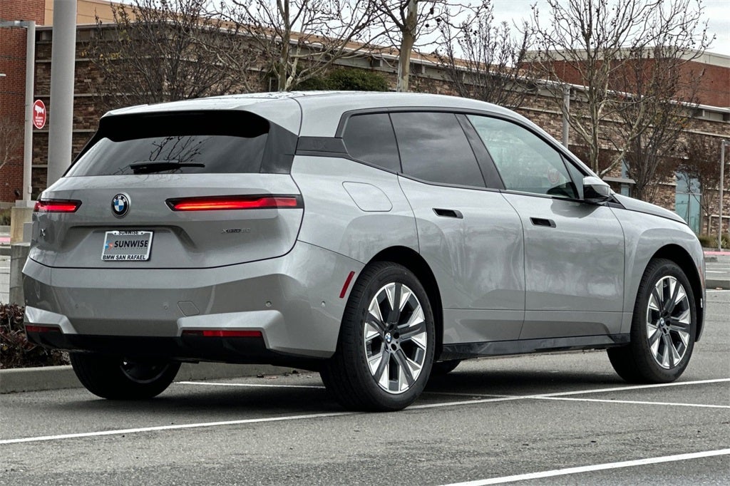 2026 BMW iX xDrive60