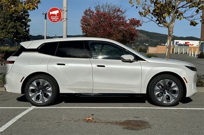 2026 BMW iX xDrive60