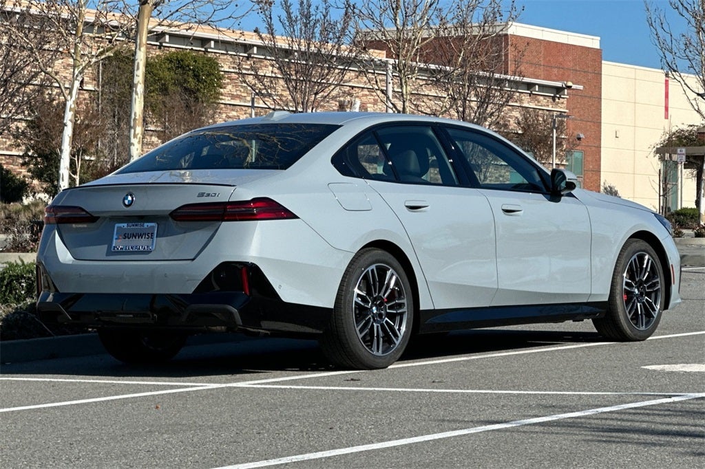 2026 BMW 5 Series 530i