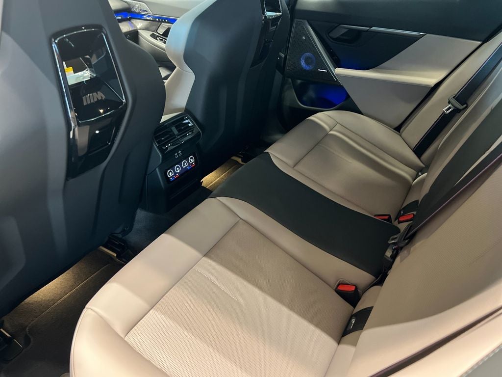 2027 BMW M5 Base