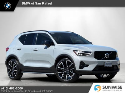 2025 Volvo XC40 B5 Ultra Dark Theme