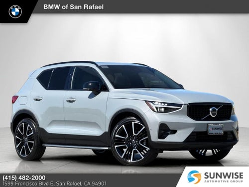 2025 Volvo XC40 B5 Ultra Dark Theme