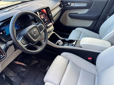 2025 Volvo XC40 B5 Ultra Dark Theme