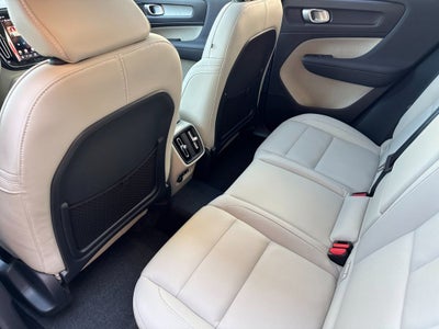 2025 Volvo XC40 B5 Ultra Dark Theme