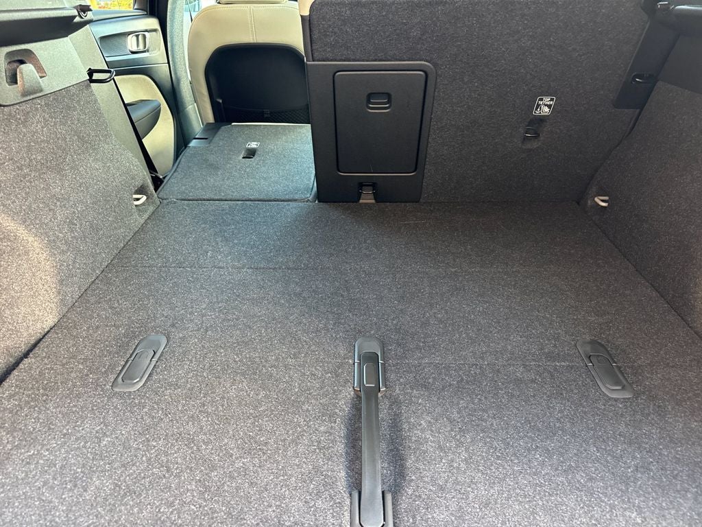 2025 Volvo XC40 B5 Ultra Dark Theme