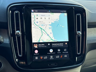 2025 Volvo XC40 B5 Ultra Dark Theme