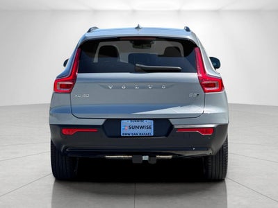2025 Volvo XC40 B5 Ultra Dark Theme