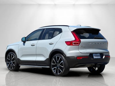 2025 Volvo XC40 B5 Ultra Dark Theme