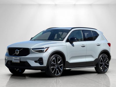 2025 Volvo XC40 B5 Ultra Dark Theme