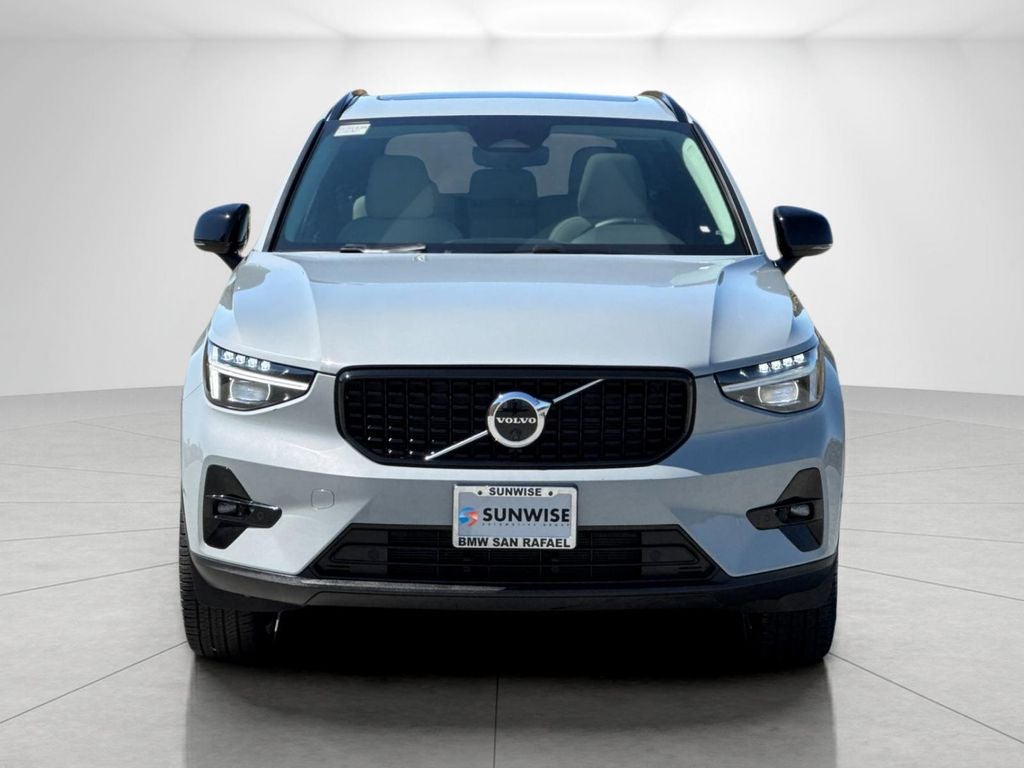 2025 Volvo XC40 B5 Ultra Dark Theme