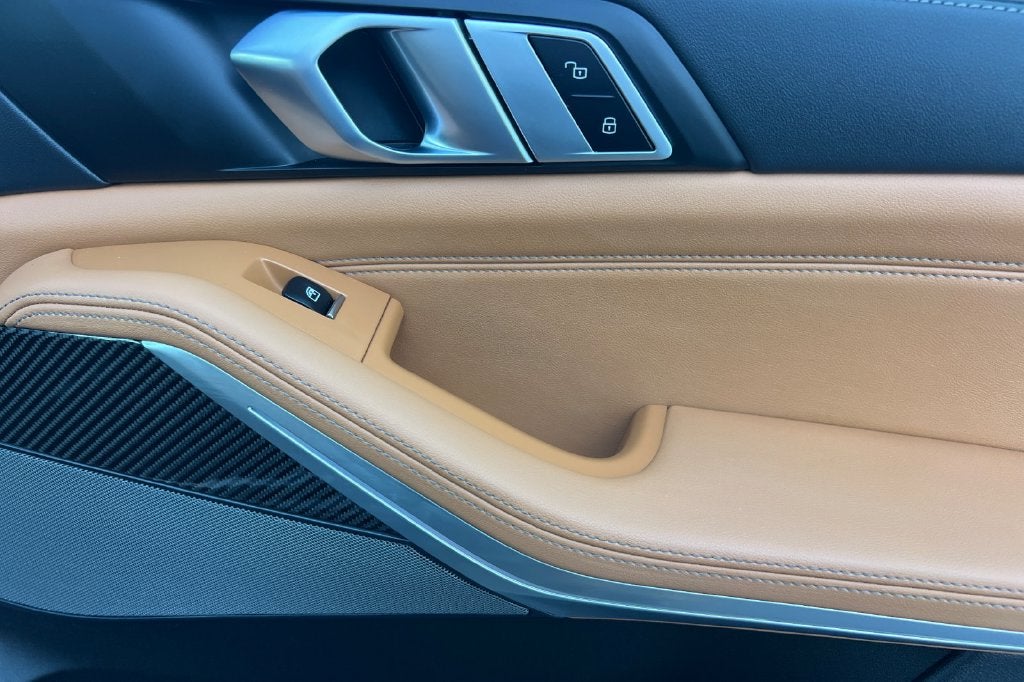2024 BMW X5 M60i