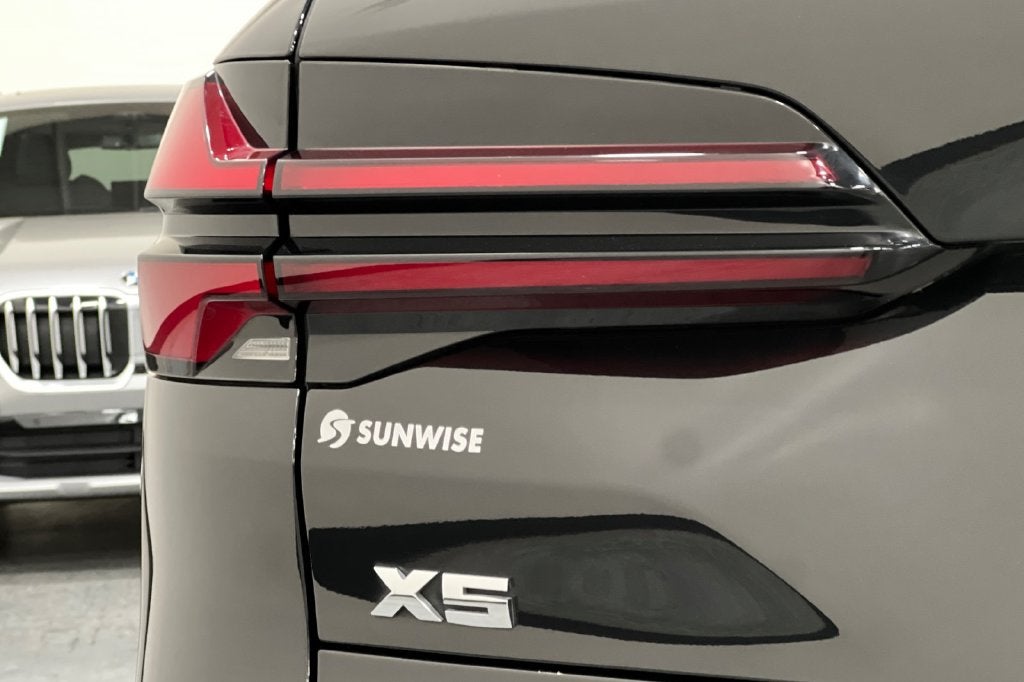 2024 BMW X5 M60i