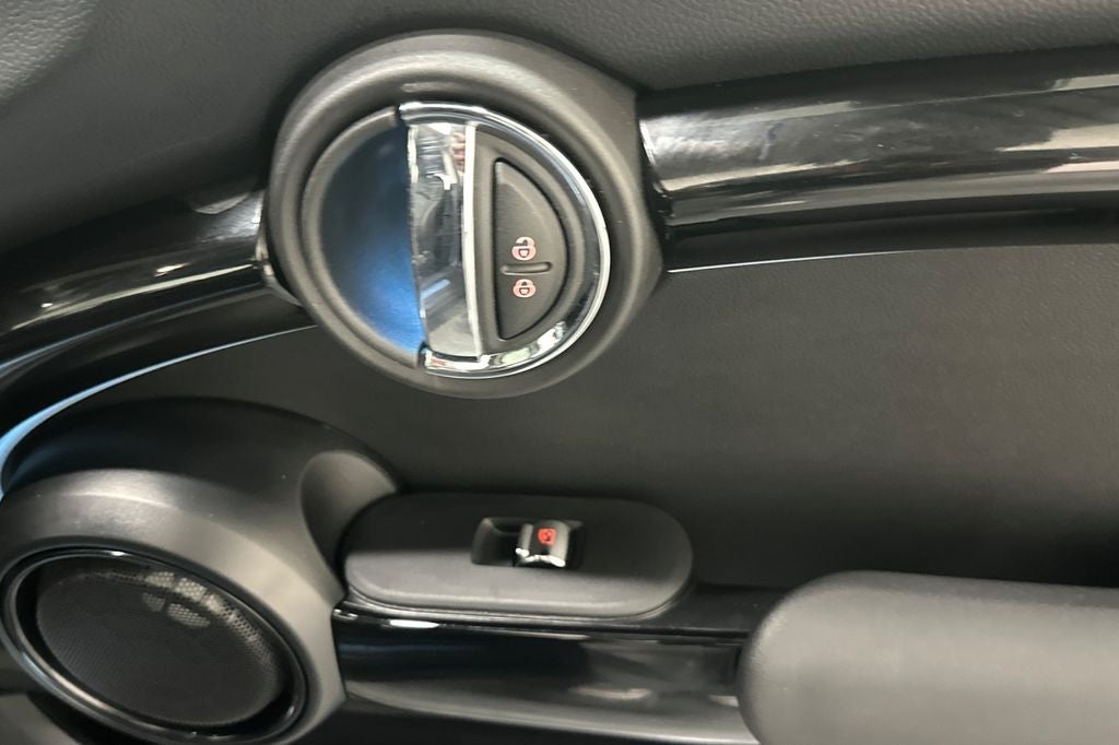 2024 MINI Cooper SE Electric Iconic