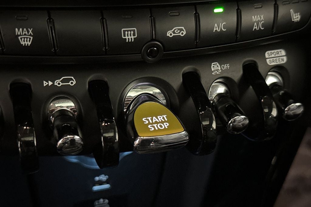 2024 MINI Cooper SE Electric Iconic